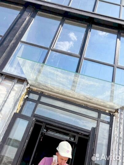 Козырек со стеклом на зажимной профиле