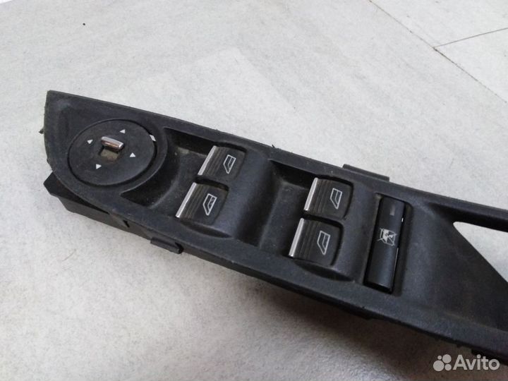 Блок управления стеклоподъемниками и зеркалами