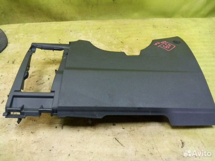 Накладка торпедо передняя левая Ford Focus CB8