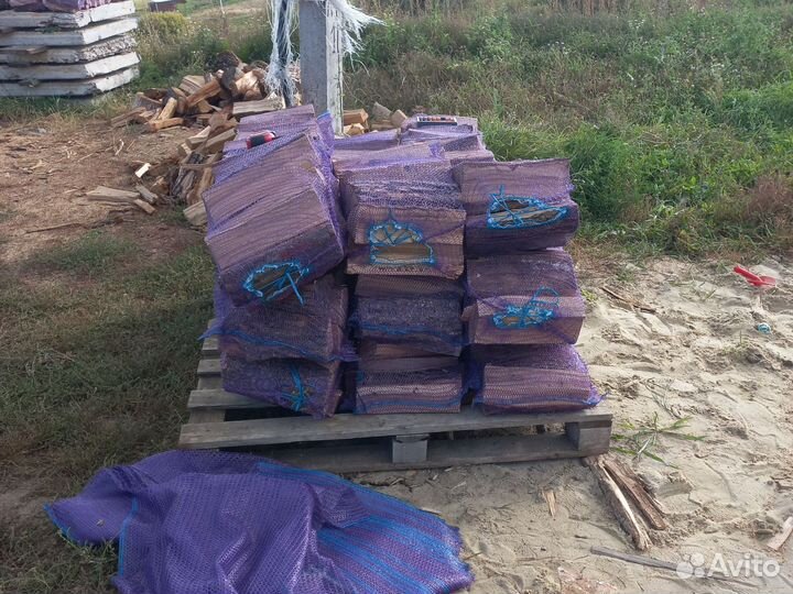 Дрова березовые дубовые колотые в сетках
