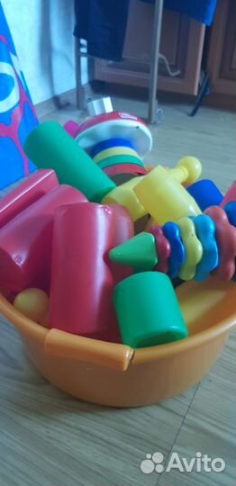 Игрушки пластиковые