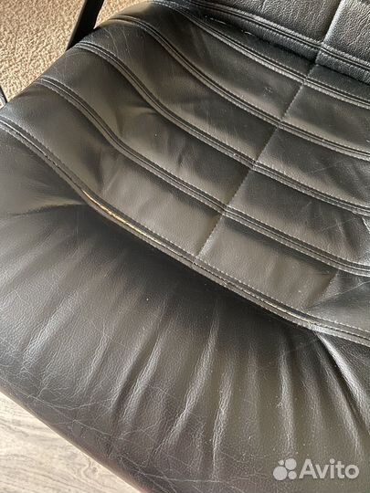 Офисное кожаное кресло