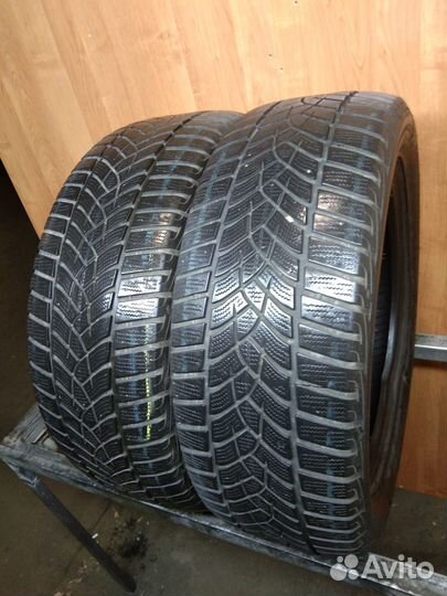 Goodyear UltraGrip Performance Gen-1 215/50 R17