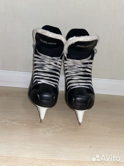 Коньки bauer supreme 140 (стелька 25,5 см)