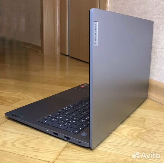 Lenovo 2023 г Ryzen 3-7320U/8 Gb/610M/SSD 512 Gb