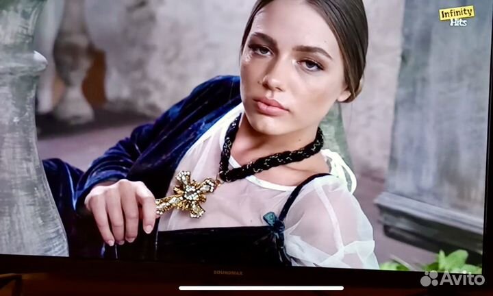 Телевизор 4к 43 дюйма Soundmax