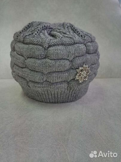 Красивая и тёплая женская шапка