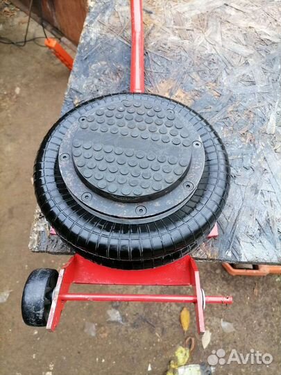 Домкрат подкатной пневматический