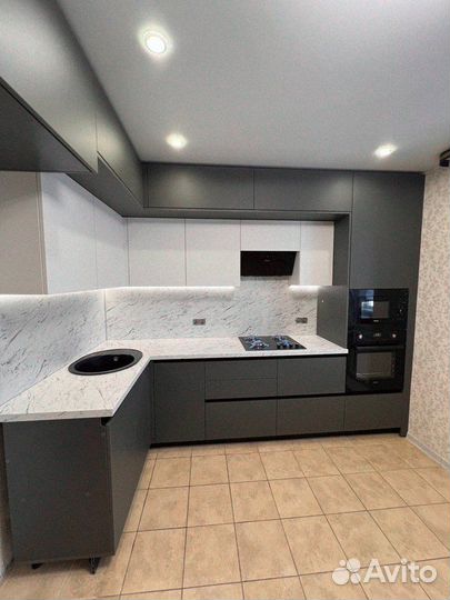 Кухня на заказ до потолка