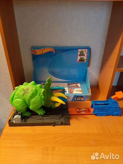 Хотвилс трек с машинкой