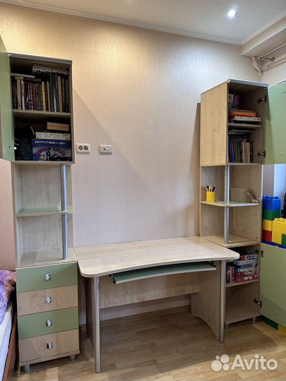 Мебель детская(стеллажи,стол,кровать,тумба,шкаф)
