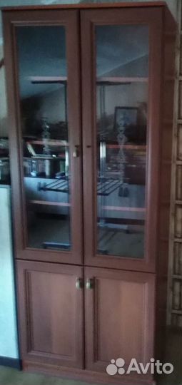 Шкаф- витрина в отл.сост
