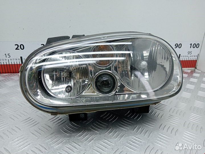 Фара передняя для Volkswagen Golf 4
