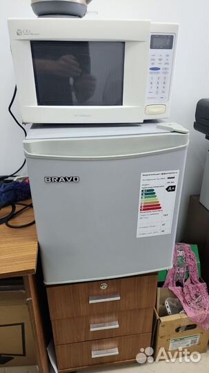 Минихолодильник с морозильной бу