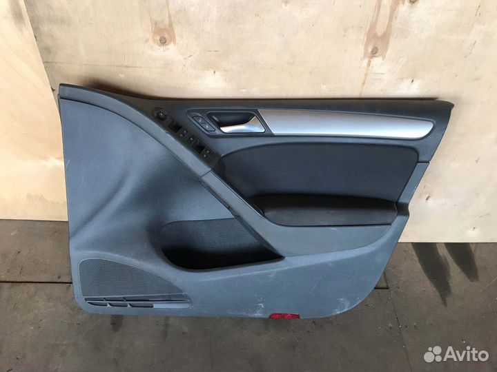 Обшивка двери прав. перед. Volkswagen Golf 6