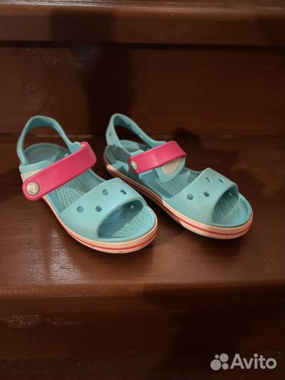 Сандалии crocs j1
