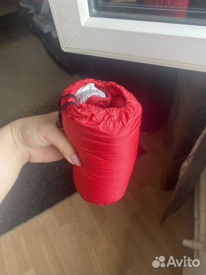 Куртка красная на 4-5 лет