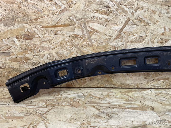 Усилитель переднего бампера верхний Toyota Land Cr