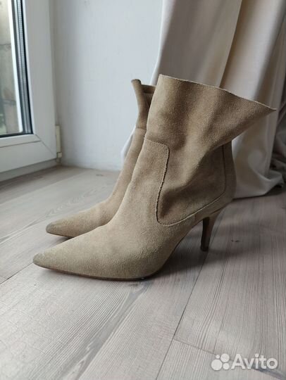 Ботильоны казаки Zara