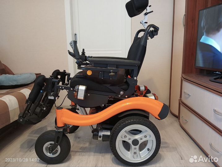 Инвалидная коляска с электроприводом MET Adventure