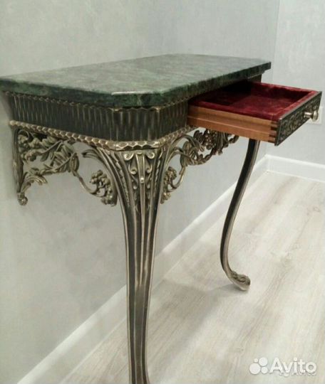 Консоль, зеркала, бра зик змеевик