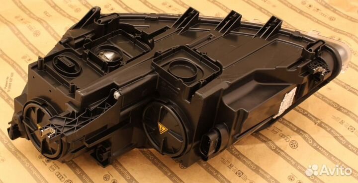 Фара правая seat alhambra 2 II 10+ BI-xenon