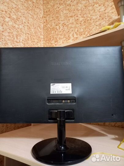Монитор Samsung