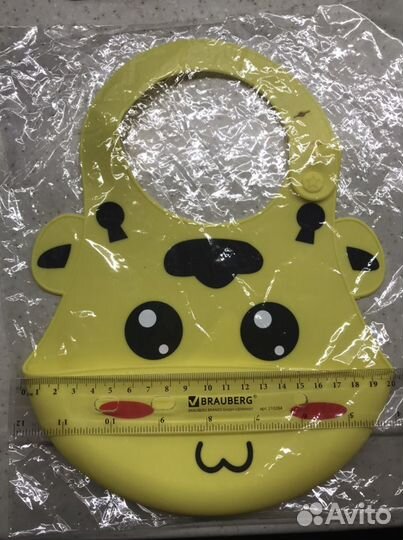 Нагрудник силиконовый с карманом новый