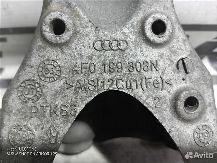 Кронштейн опоры двигателя правый Audi A6 C6 3.0