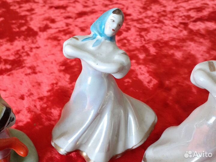 Фарфоровые статуэтки перепляс дулево