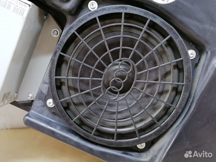 Сабвуфер Audi A4 2006