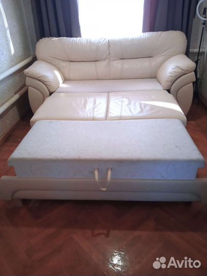 Кожаный диван бу
