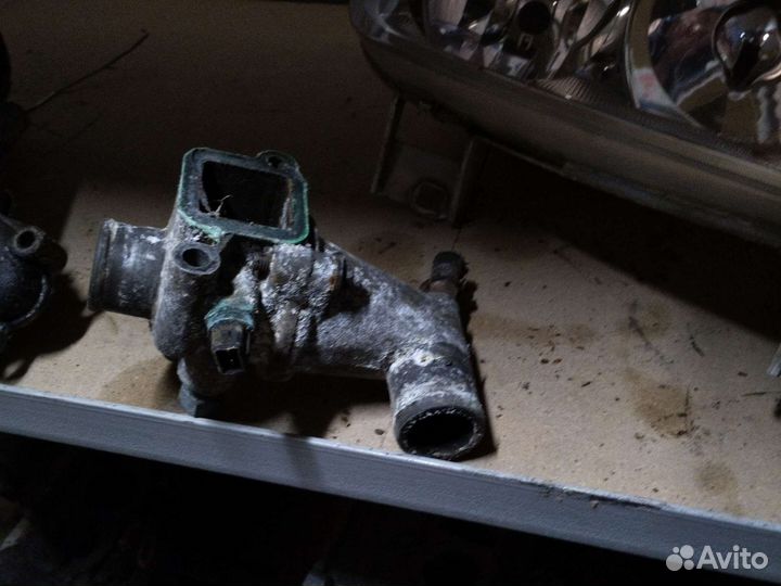 Корпус термостата на волгу/ газель 406/405