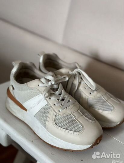 Кроссовки женские 39