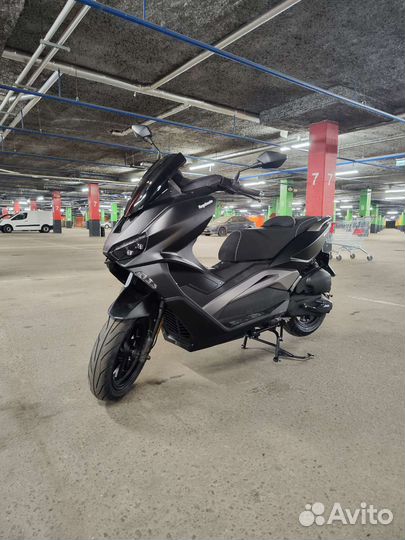 Макси скутер