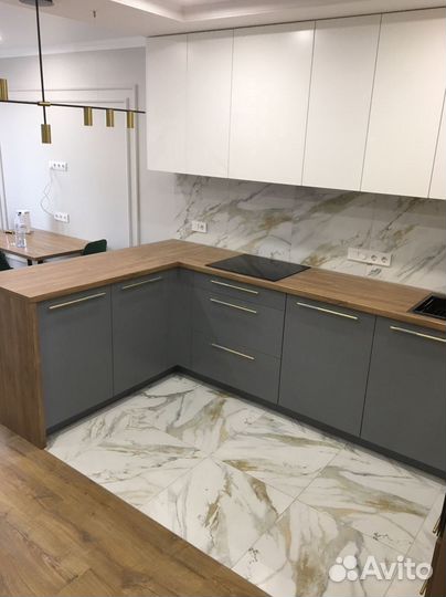 Кухня угловая просторный функционал