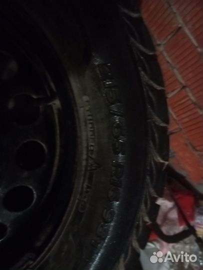 Sava Eskimo Stud 215/65 R16