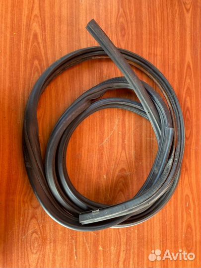 Уплотнительная резинка двери Vw Transporter Т4 аас