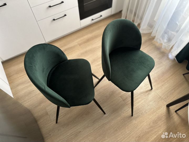 Кухонный стол и стулья