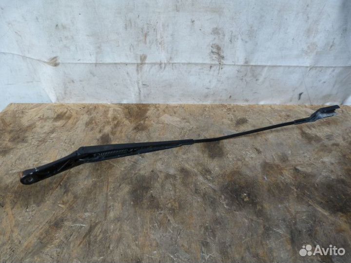 Поводок стеклоочистителя передний правый VW Jetta