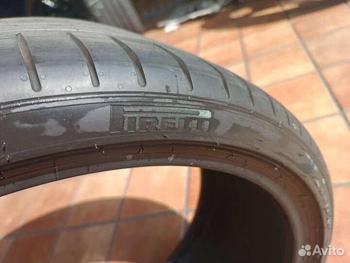 Pirelli P Zero Luxury Saloon 245/35 R21 и 275/30 R21 98Y