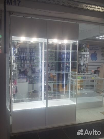 Стеклянные витрины для аксессуаров