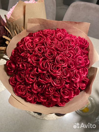 Букет из атласных роз