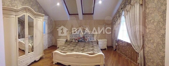 Дом 900 м² на участке 22 сот.