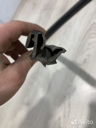 Уплотнитель перед проема стекла двери Nissan note