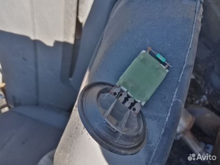 Резистор отопителя Skoda Rapid 1