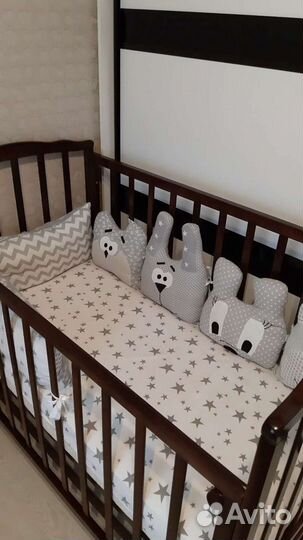 Детская кроватка с маятником