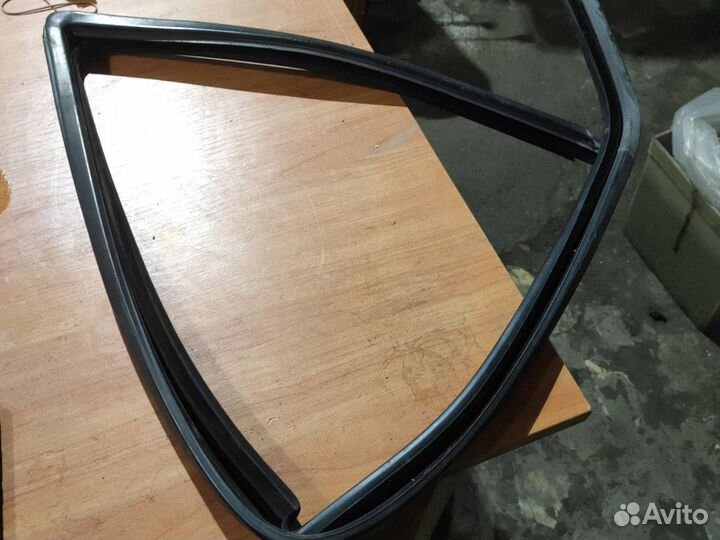 Уплотнитель стекла перед левый Renault scenic 1