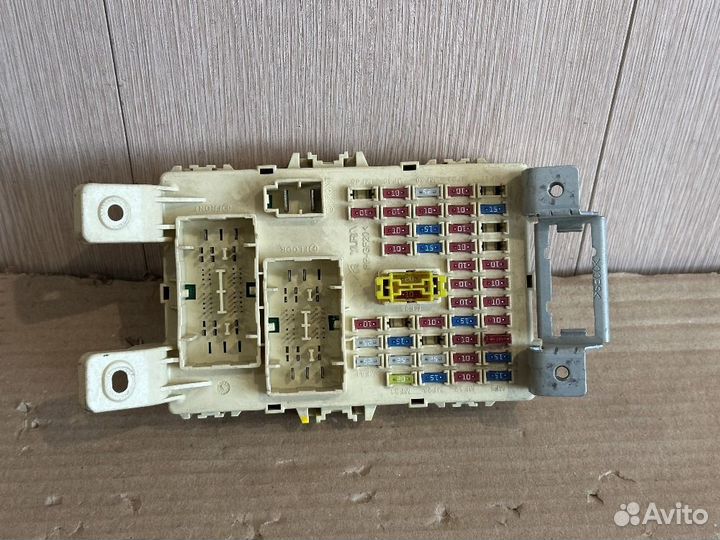 Блок предохранителей салонный Hyundai Solaris l