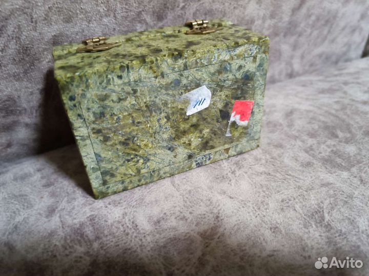 Шкатулка из змеевика